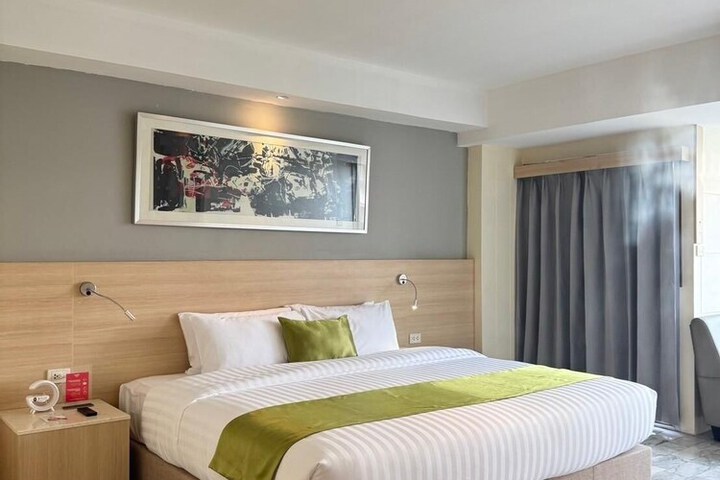 Room 6 of 35