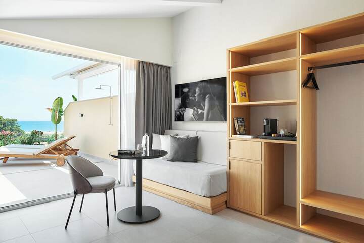 Room 3 of 46