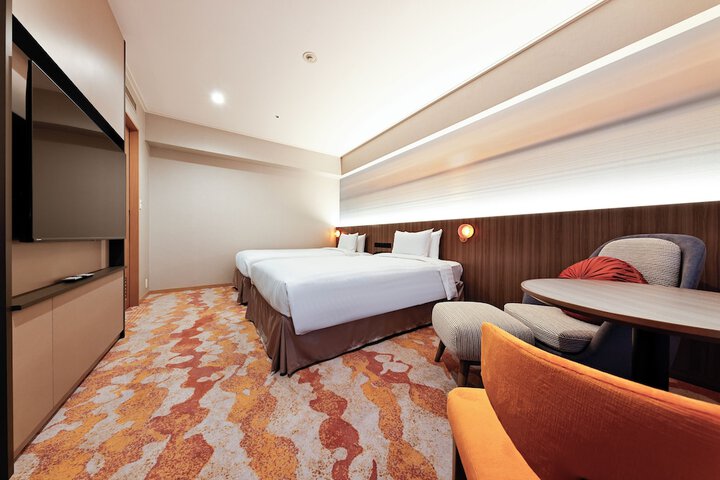 Room 21 of 38