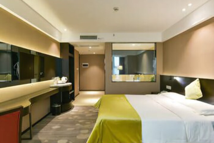 Room 6 of 7