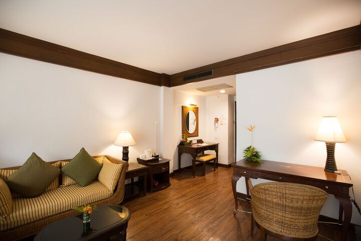 Room 8 of 50