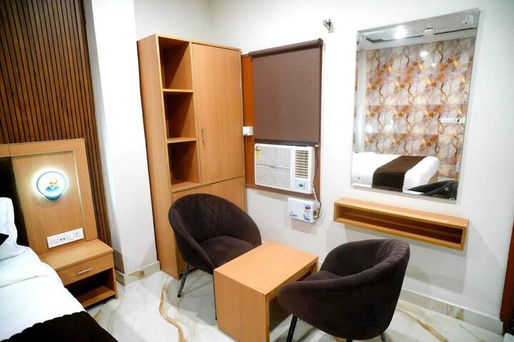 Room 7 of 17