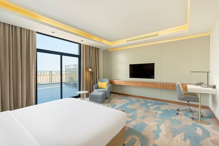 Room 9 of 80
