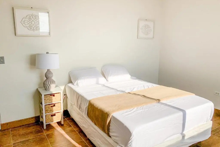 Image of Beautiful 3 BDR 25 Bath- Steps from Beach w / PKG