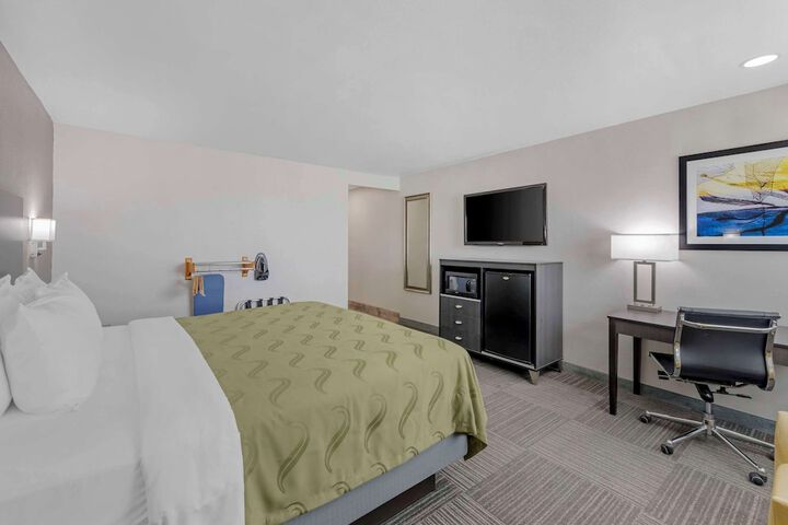 Room 10 of 33