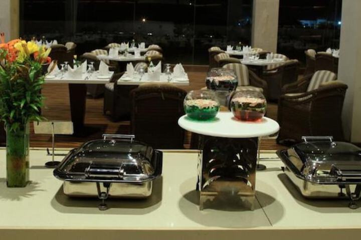 Dining 33 of 37