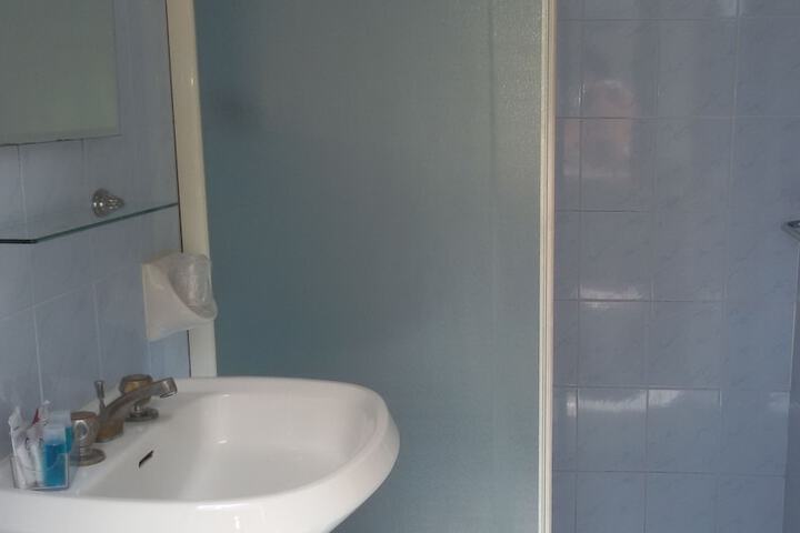 Room 15 of 34
