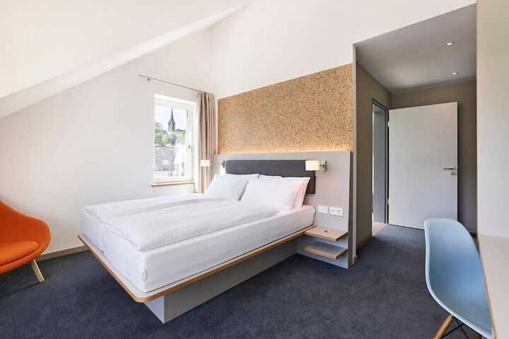 Room 4 of 17
