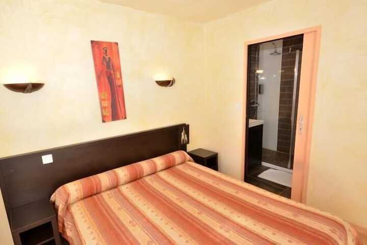 Room 2 of 25