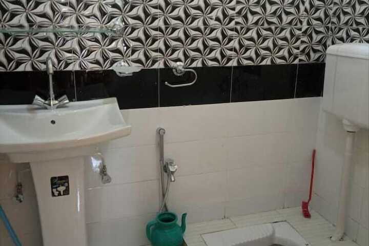 Room 18 of 28