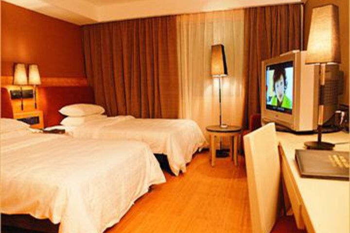 Room 13 of 32