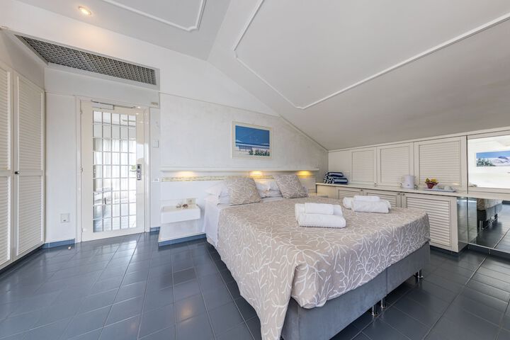 Room 40 of 172