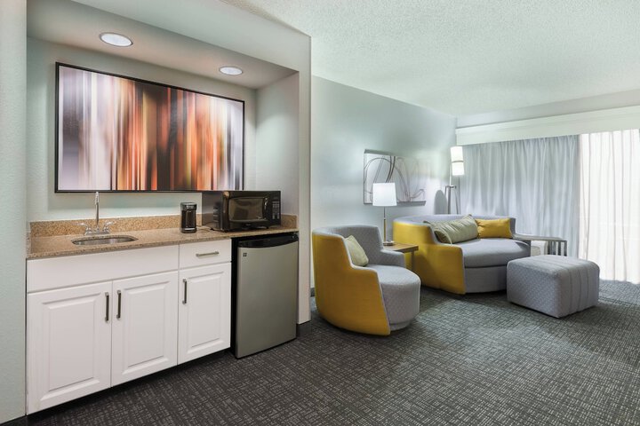 Room 15 of 37