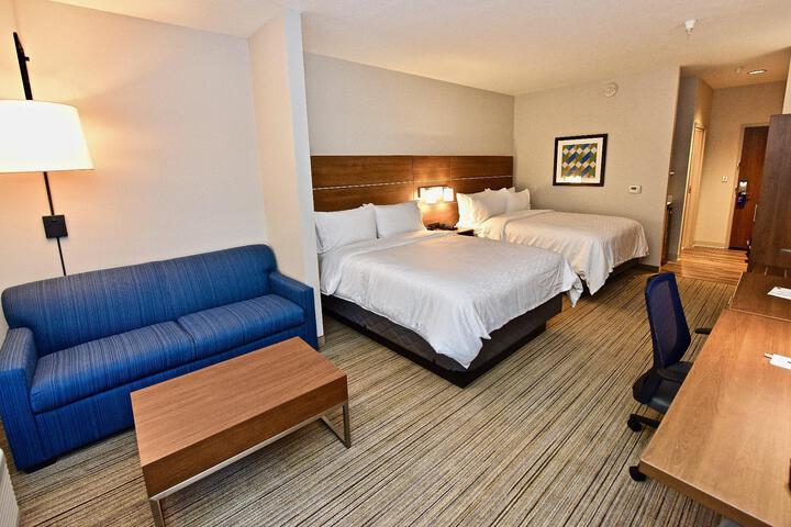 2 Queen Beds Hearing Accessible (11 of 15)