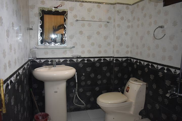 Room 5 of 6