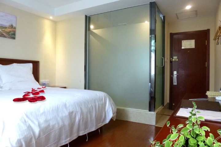 Room 5 of 52