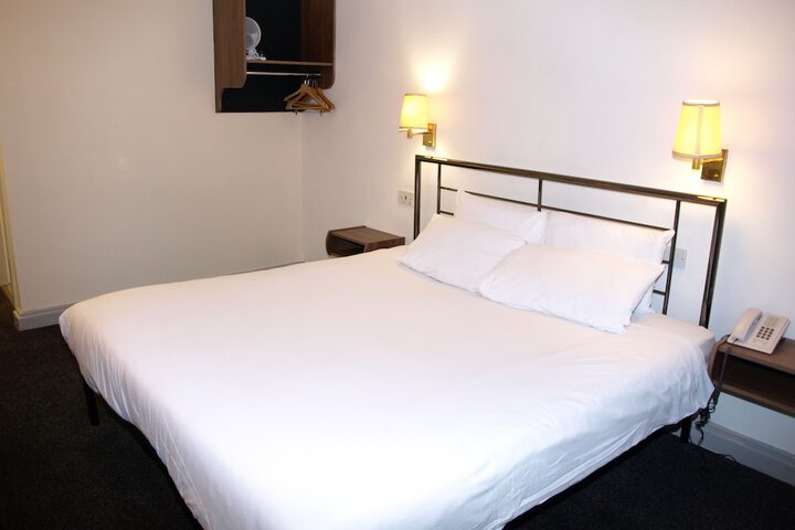 Room 43 of 236