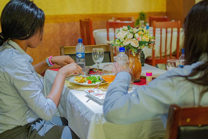 Dining 32 of 36