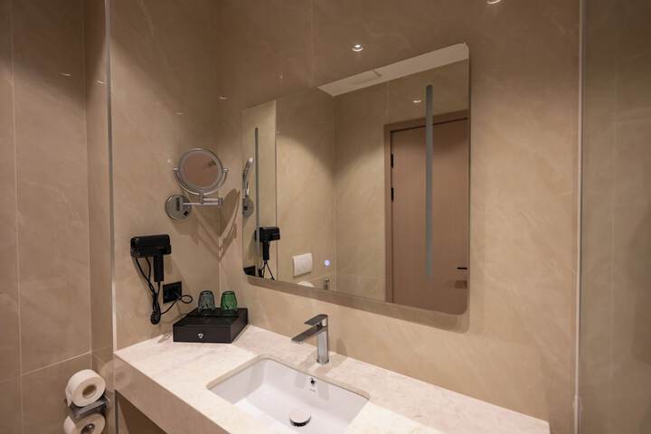 Room 20 of 37