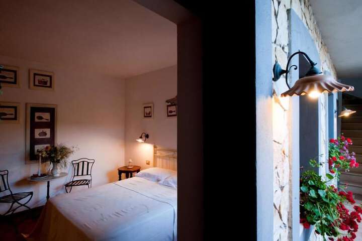 Room 5 of 33