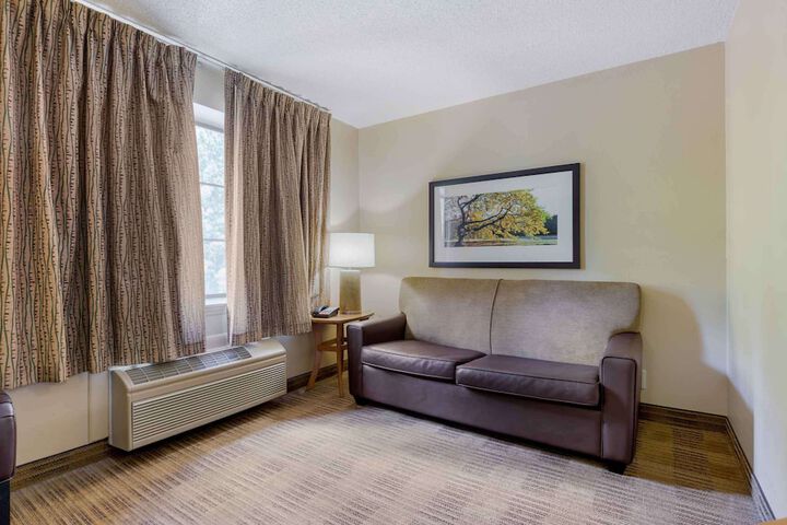 Deluxe Studio 2 Double Beds with Sofa (4 of 5)