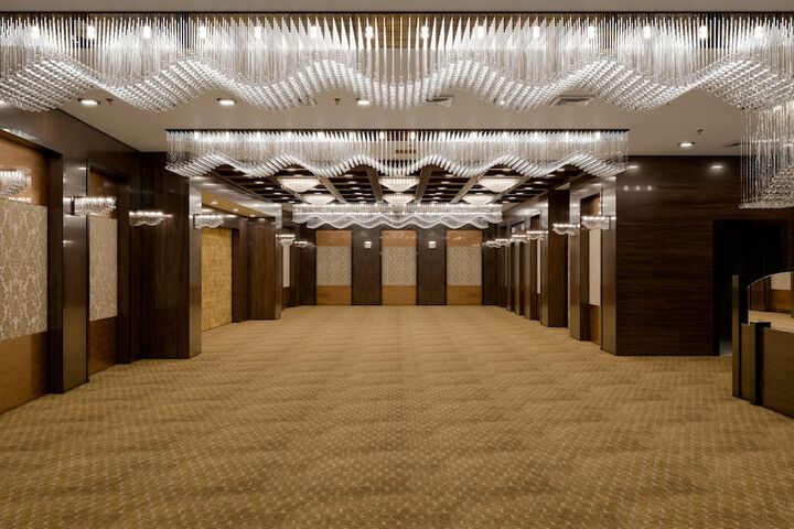 Ballroom/Hall 34 of 37