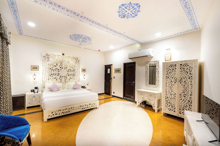 Room 15 of 35