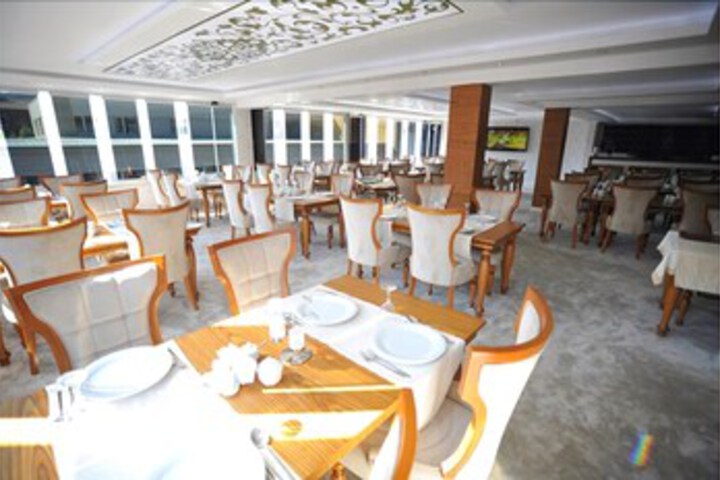 Dining 9 of 24