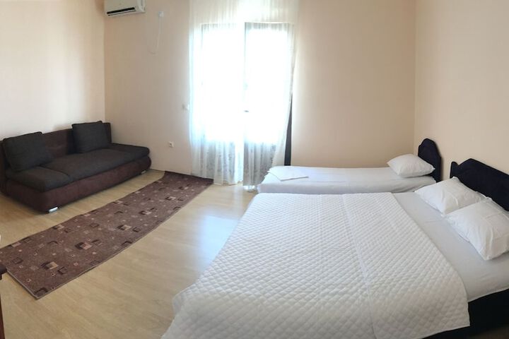 Room 10 of 52