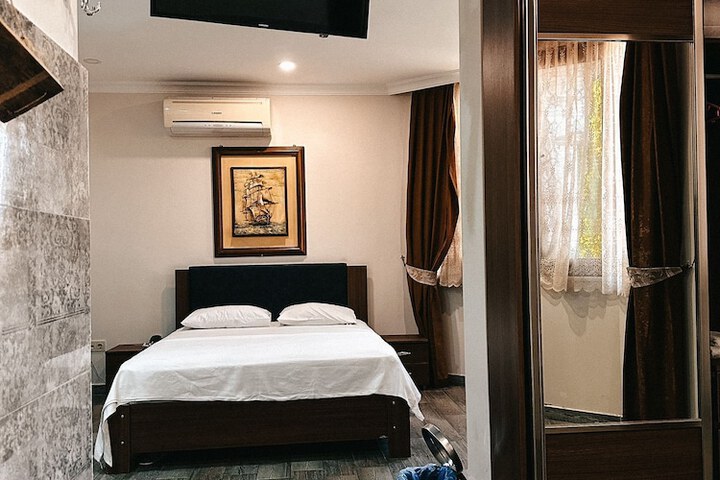 Room 14 of 30