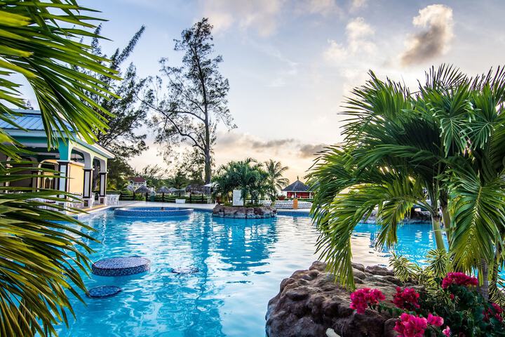 Pool 36 of 125