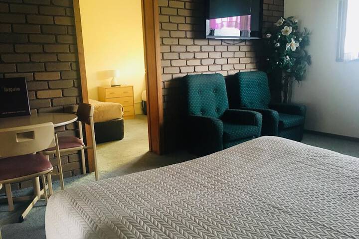 Room 7 of 32