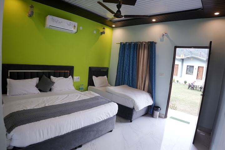 Room 2 of 48