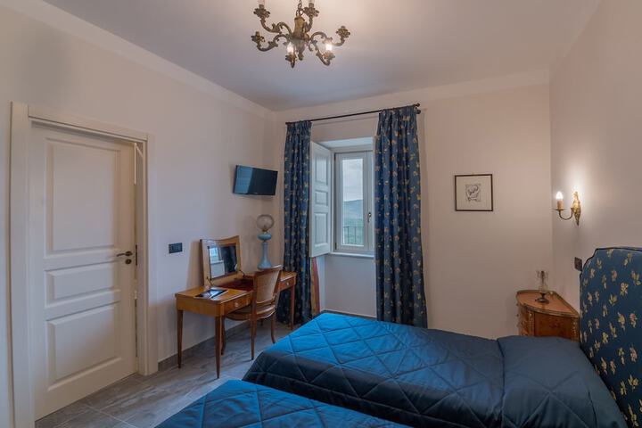 Room 8 of 62