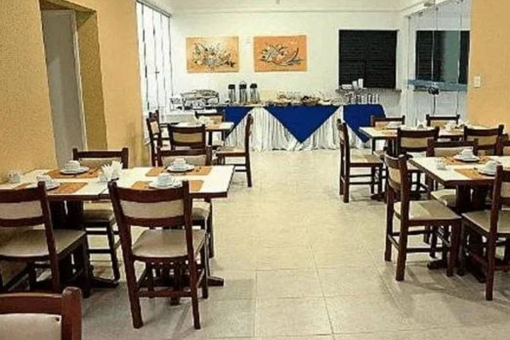Dining 15 of 16