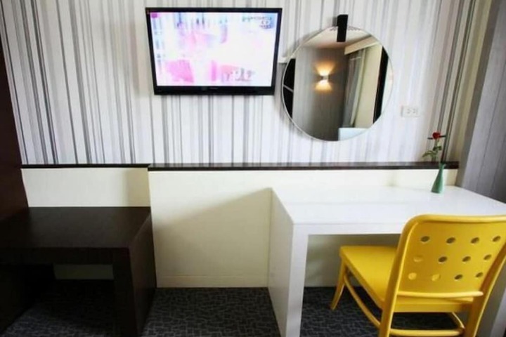 Room 14 of 30
