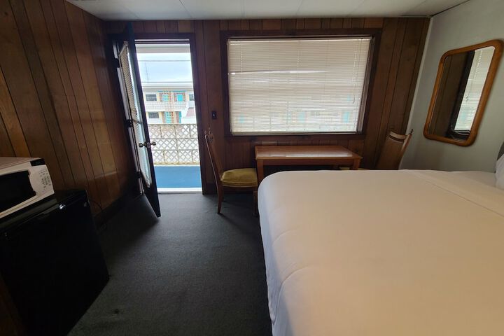 Room 7 of 63