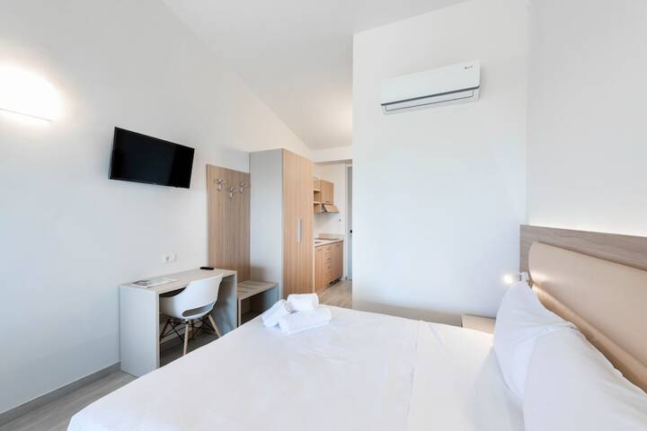 Room 28 of 136