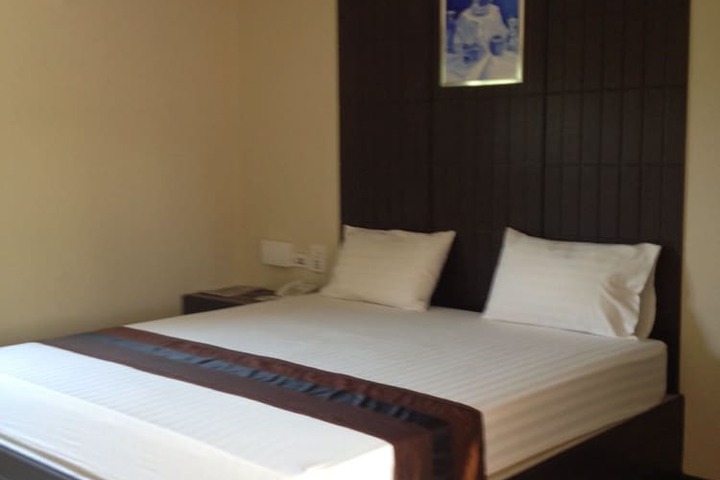 Room 5 of 28