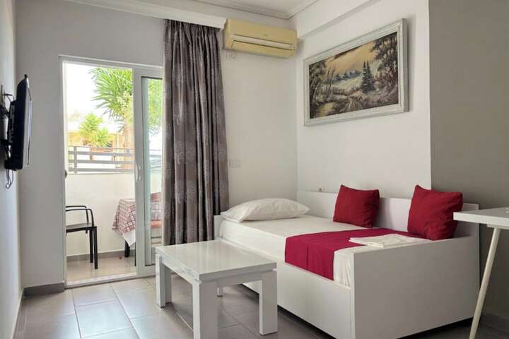 Room 3 of 20