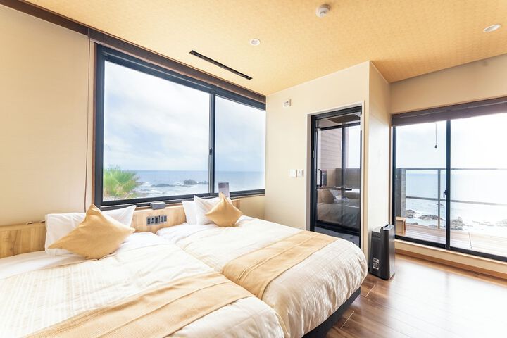 Room 27 of 60