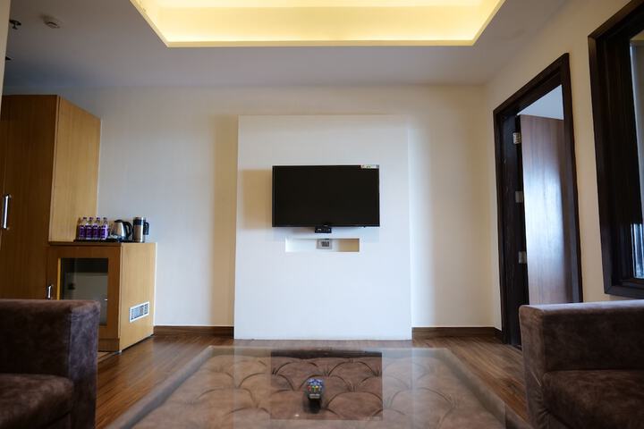 Room 13 of 37