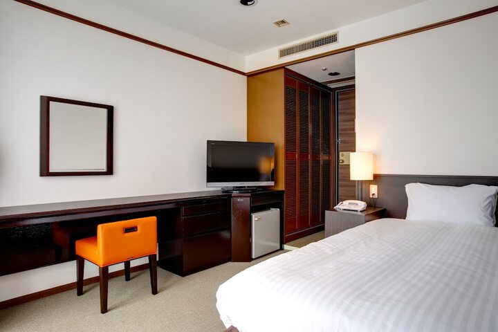 Room 6 of 43