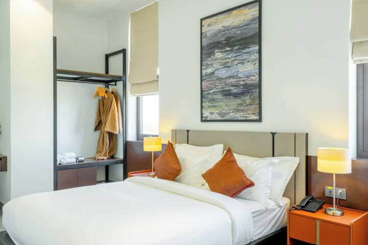 Room 15 of 156