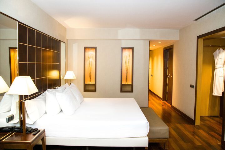 Room 15 of 38