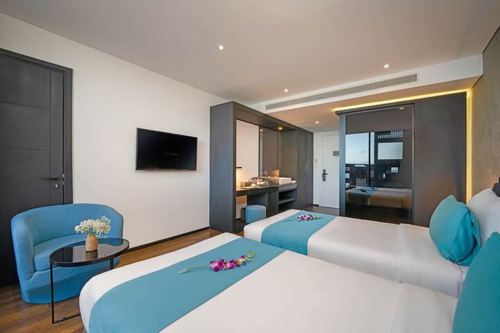 Room 18 of 80
