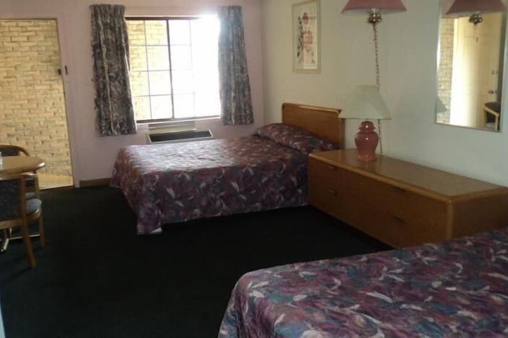 Room 11 of 20