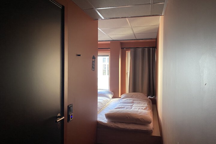 Room 27 of 69