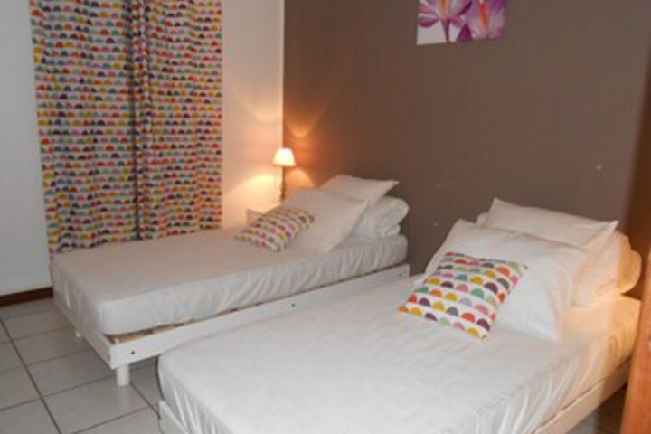 Room 4 of 16