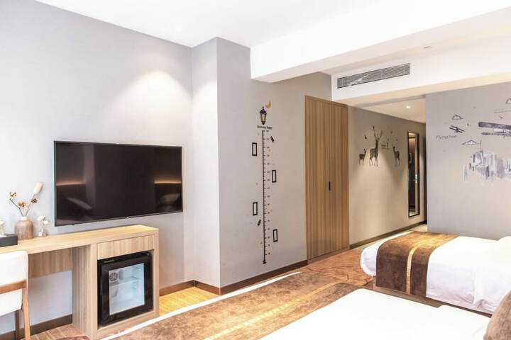 Room 22 of 48